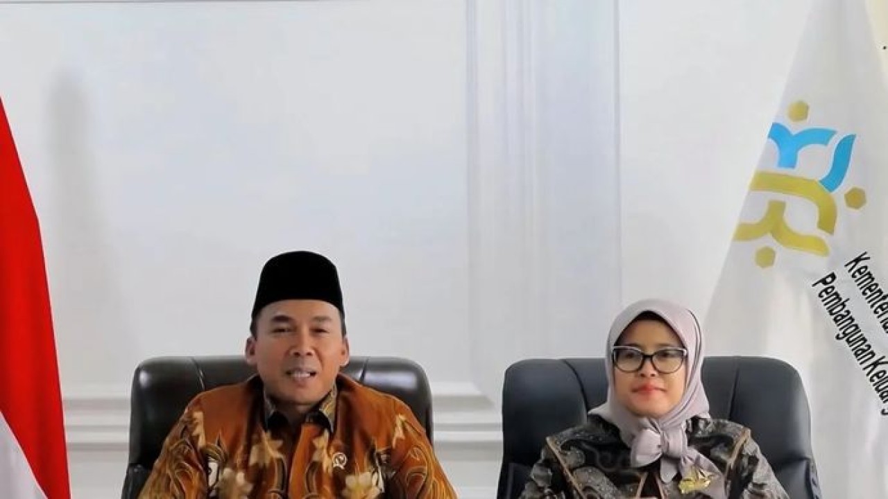 Mendukbangga/Kepala BKKBN Wihaji (kiri) bersama istri. (Antara)