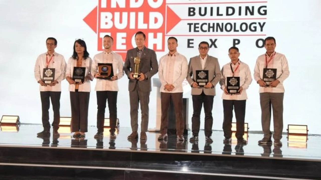 Menteri Koordinator Bidang Infrastruktur dan Pembangunan Kewilayahan, Agus Harimurti Yudhoyono (AHY) saat menghadiri pembukaan IndoBuildTech Expo 2026 yang diselenggarakan di Indonesia Convention Exhibition (ICE) BSD, Tangerang, pada Rabu, 8 Juli 2026. (Antara)