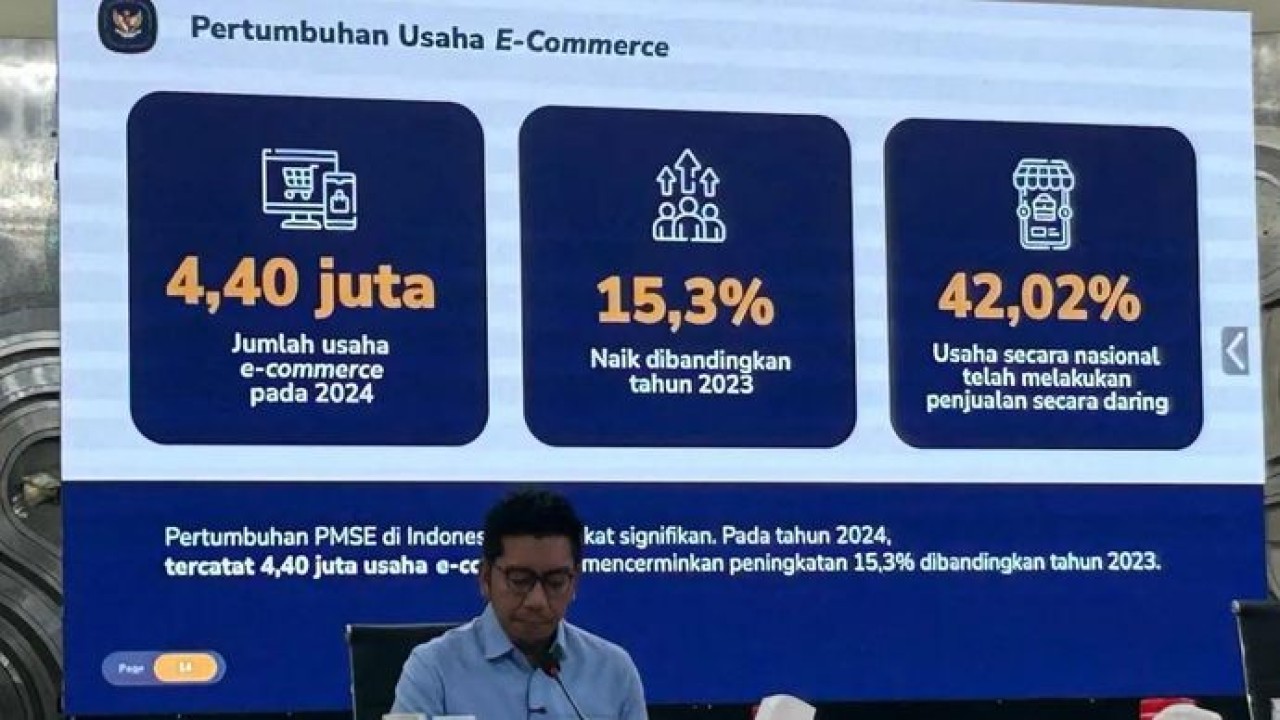Deputi III Badan Komunikasi Pemerintah (Bakom) Kurnia Ramadhana menghadiri jumpa pers Program Hasil Terbaik Cepat (PHTC) di Kantor Bakom, Jakarta (Antara)