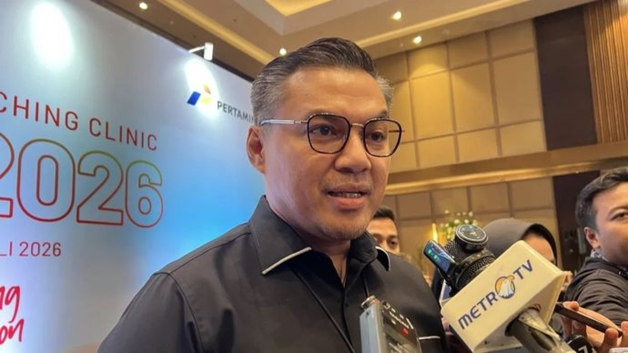 Vice President Corporate Communication Pertamina Muhammad Baron memberi keterangan di sela-sela acara Kick Off dan Coaching Clinic Apresiasi Jurnalistik Pertamina 2026, Jakarta, Kamis, 2 Juli 2026. (Antara)