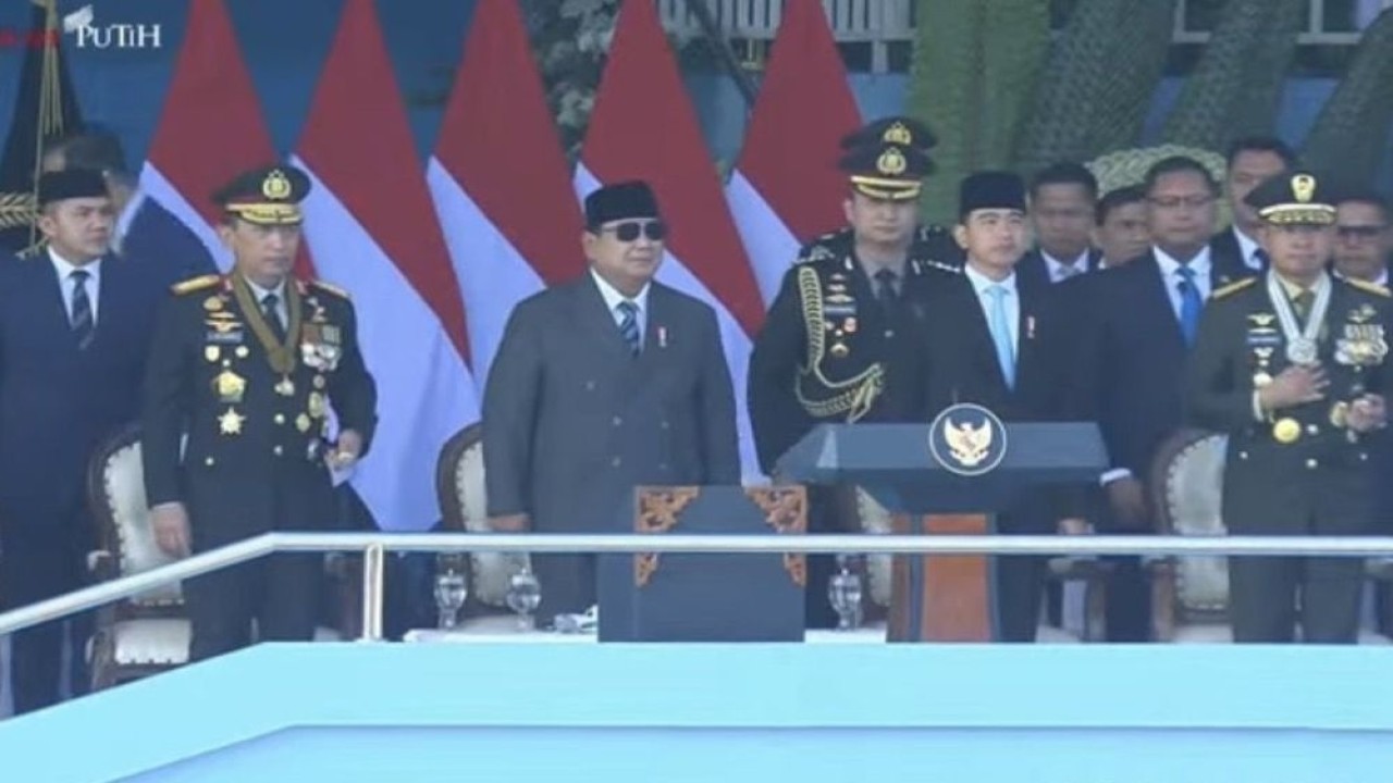Presiden Prabowo Subianto, Wapres Gibran Rakabuming Raka bersama Panglima TNI dan Kapolri di HUT ke-80 Bhayangkara. (Foto: YouTube Sekretariat Presiden)