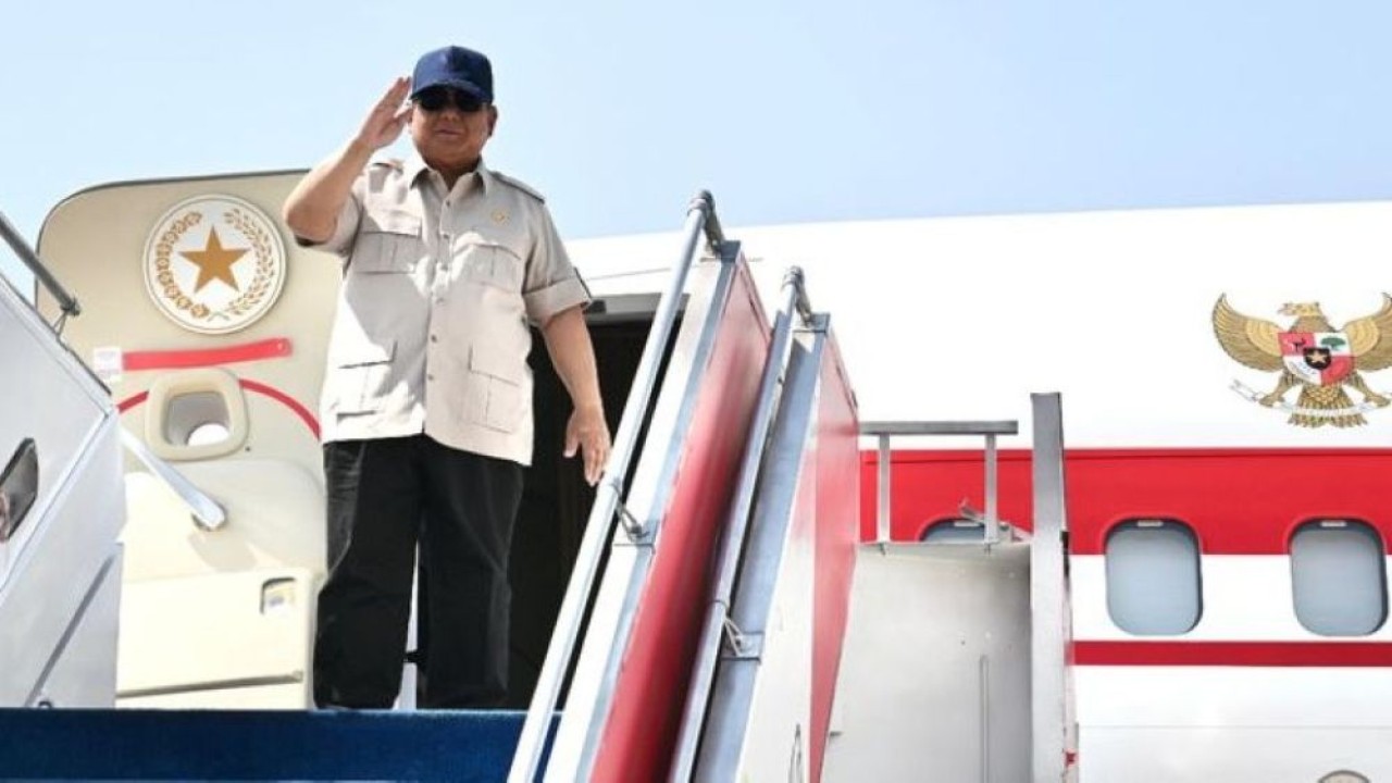 Presiden Prabowo Subianto bertolak menuju Provinsi Nusa Tenggara Barat (NTB) pada Jumat (10/7/2026), untuk melakukan kunjungan kerja. (Foto: BPMI Setpres)