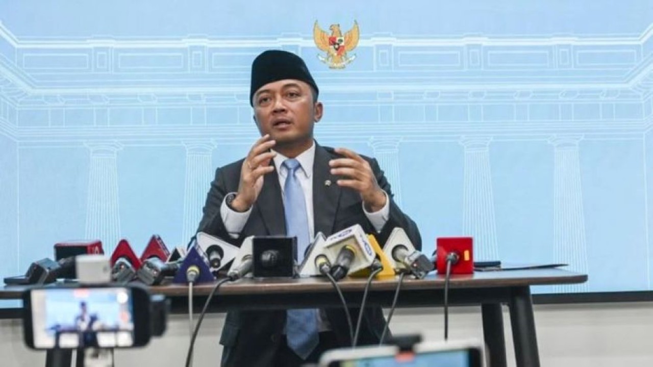 Menteri Sekretaris Negara (Mensesneg) Prasetyo Hadi memberi keterangan pers di ruang media, kompleks Istana Kepresidenan, Jakarta, Rabu, 22 Juli 2026. (Foto: Antara)