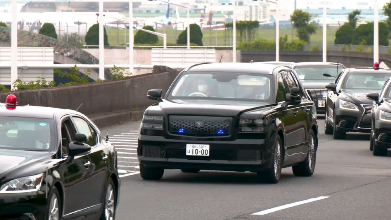 Perdana Menteri (PM) Jepang Sanae Takaichi beralih ke Toyota Century SUV, model paling premium yang saat ini diproduksi Toyota. (Foto: Tangkapan layar YouTube)