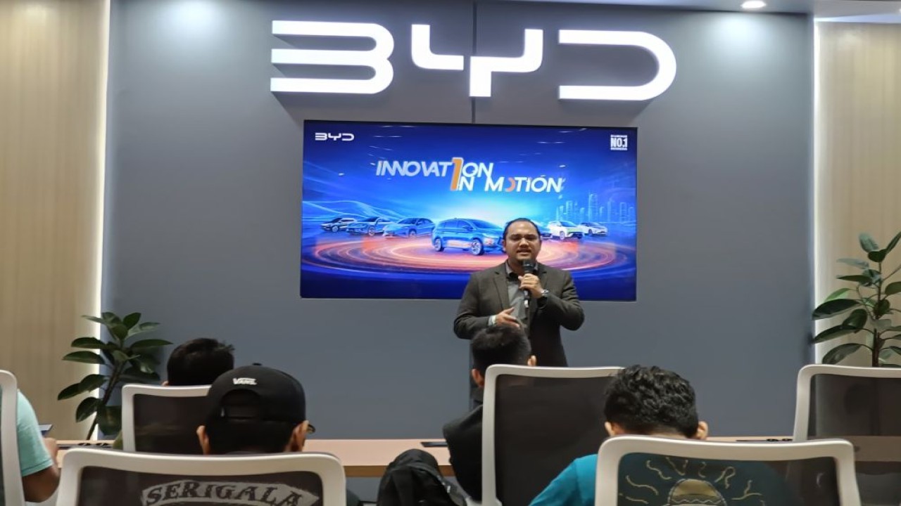 PT BYD Motor Indonesia memperkenalkan Dual Mode (DM) Technology dalam ajang GIIAS 2026 melalui forum Media Tech Auto Talk. (Foto: Adiantoro/NTV)