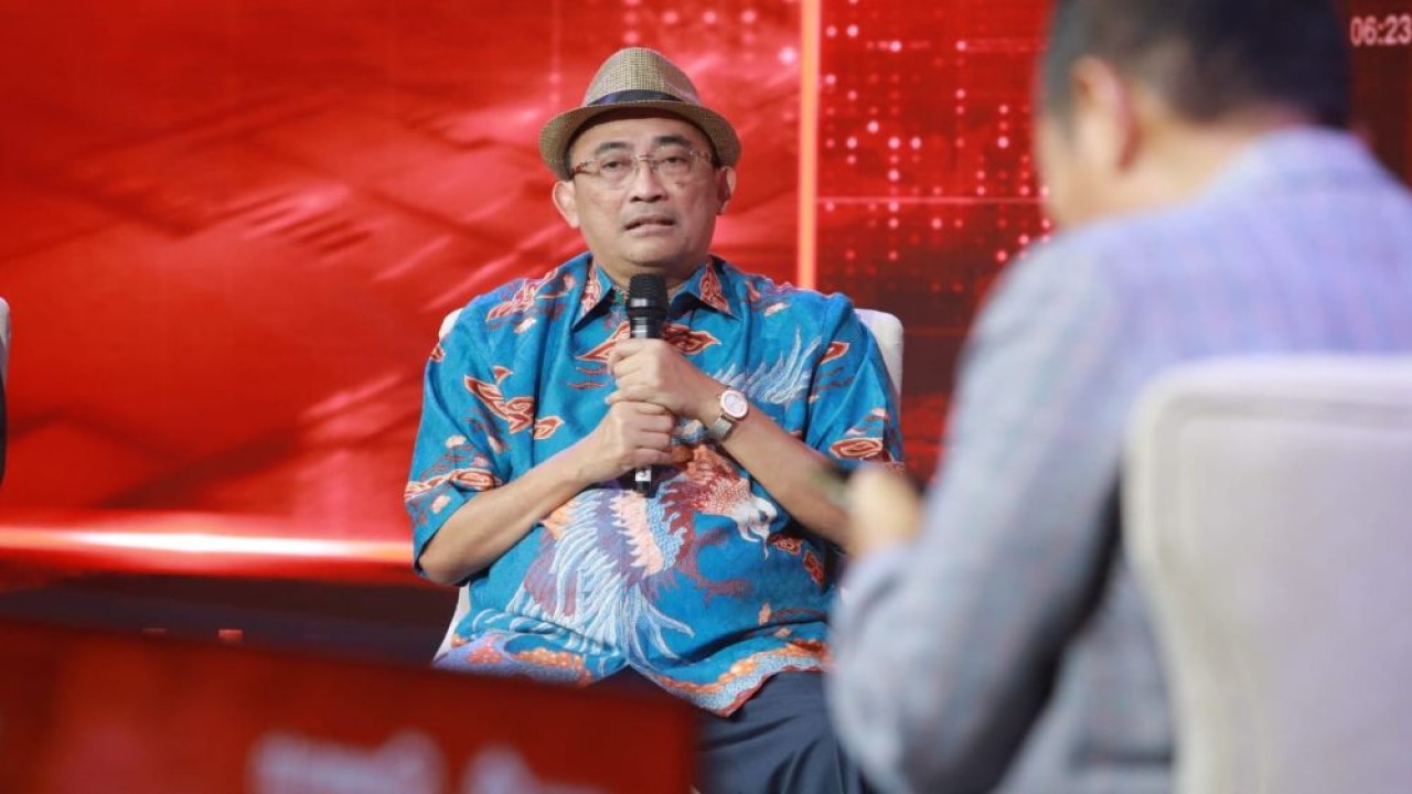 Anggota tim kuasa hukum Febrie, Firman Wijaya saat menjadi narasumber dalam program Suara Nusantara bertajuk "Febrie Melawan: Keadilan Dipertaruhkan?" di Nusantara TV, Rabu, 19 Agustus 2026 di NT Tower, Jakarta. (Foto: Dok/Nusantara TV)