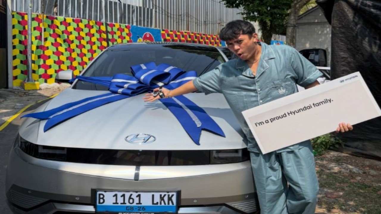 Pengalaman kurang menyenangkan dialami konten kreator Aa Juju setelah membeli mobil listrik Hyundai Ioniq 5 secara cash dari Hyundai Fatmawati. (Foto: Tangkapan layar Instagram @makanlurrr)