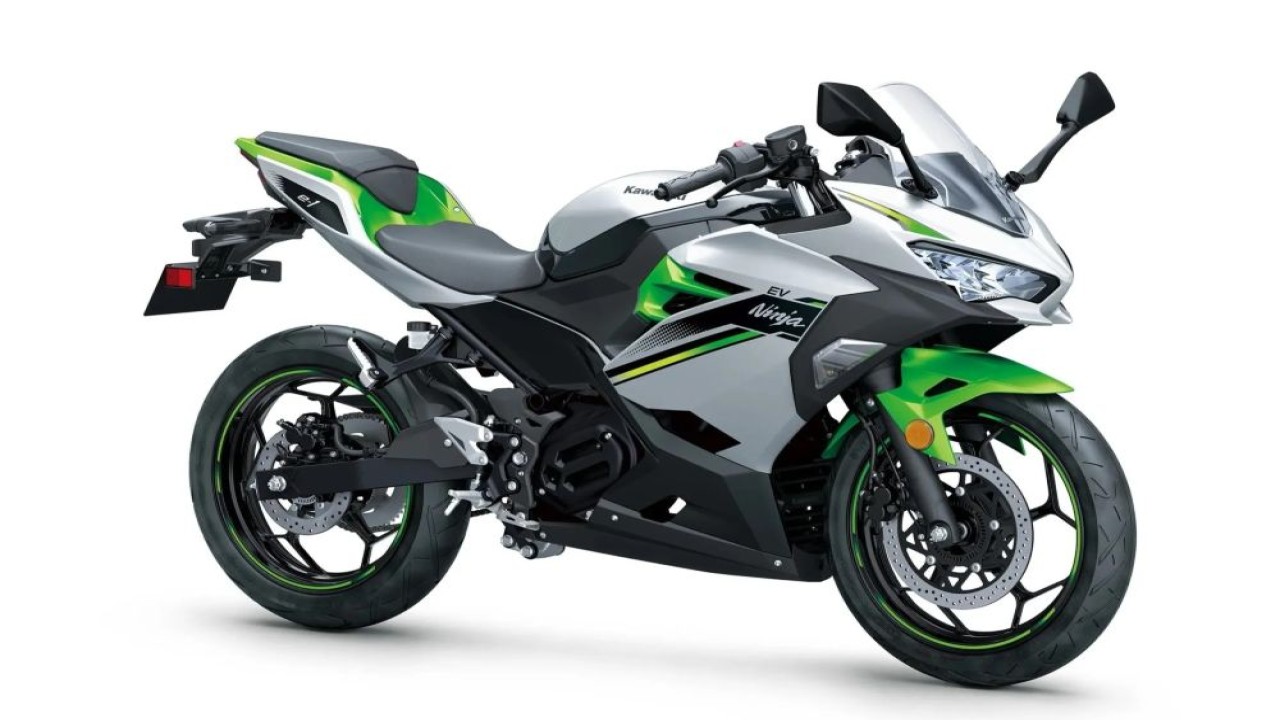Kawasaki Ninja E-1 mampu menghasilkan tenaga hingga 12 hp (12 PS/9 kW). (Foto: Istimewa via Carscoops)