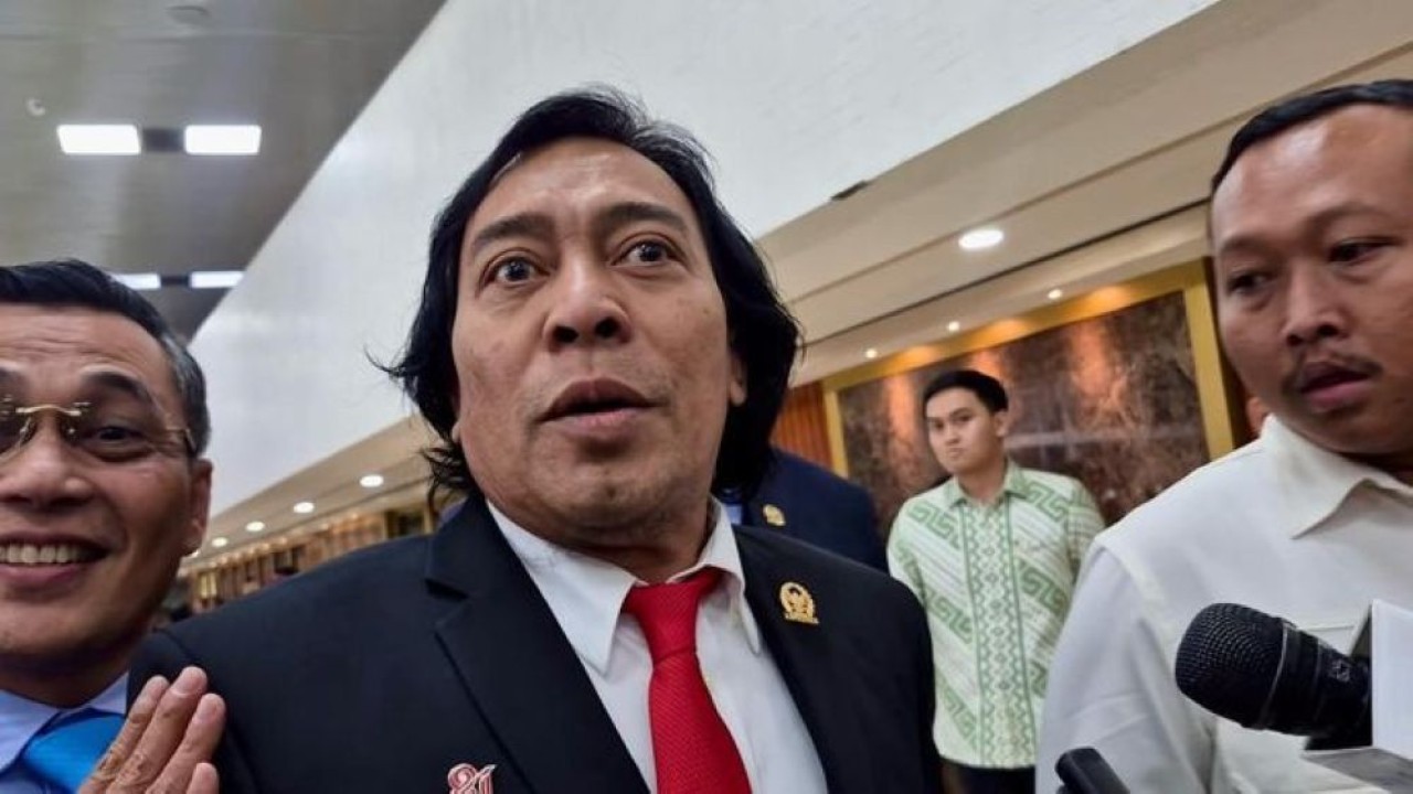 Anggota Dewan Perwakilan Daerah (DPD) RI, Alfiansyah Bustami alias Komeng, merespons terkait pidato Presiden Prabowo Subianto dalam Sidang Tahunan MPR dan Sidang Bersama DPR-DPD RI 2026. (Foto: Ntvnews.id-Muslimin Trisyuliono)
