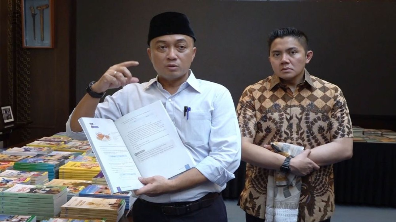 Menteri Sekretaris Negara (Mensesneg) Prasetyo Hadi (kiri) dan Sekretaris Kabinet (Seskab) Teddy Indra Wijaya. (Foto: Dok/Istimewa/Bakom RI)