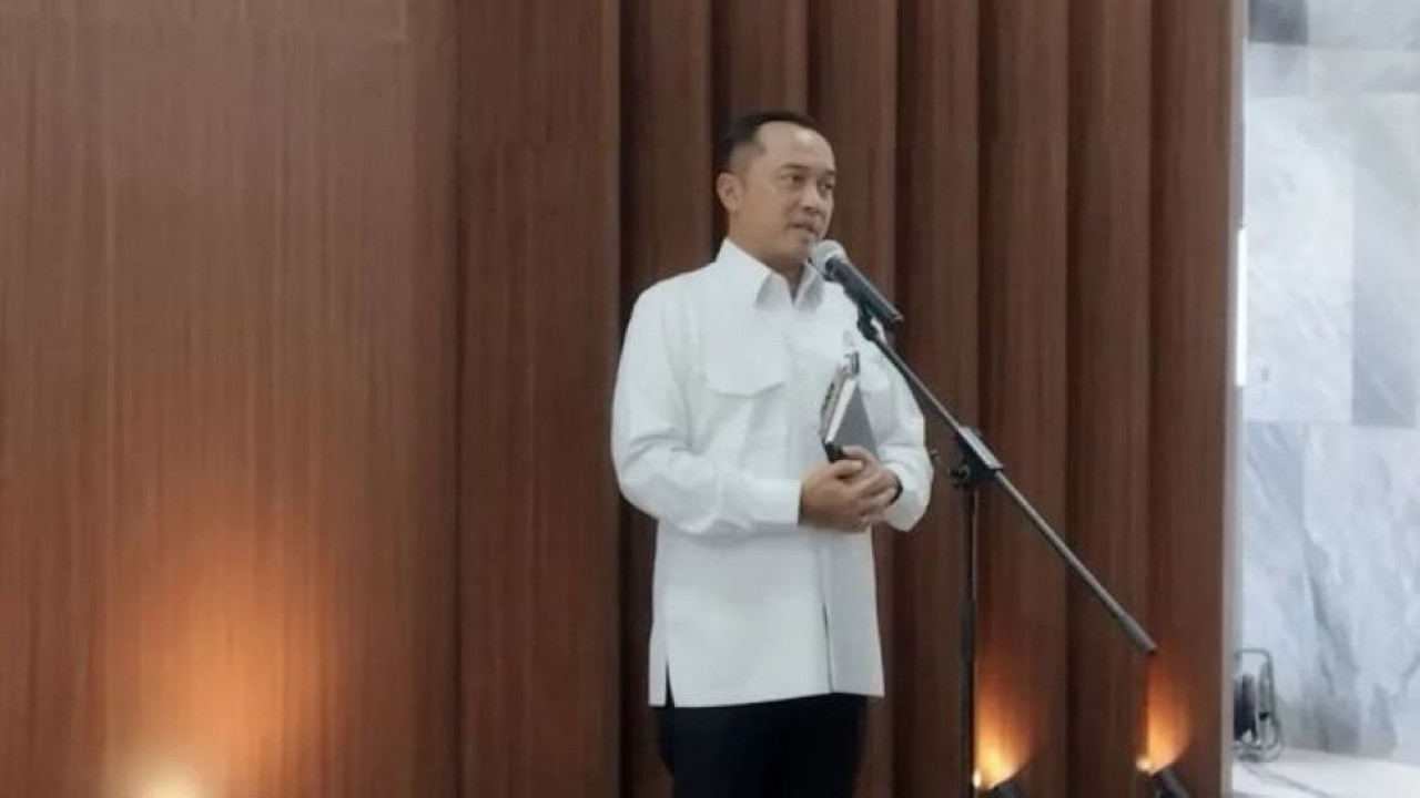 Menteri Sekretaris Negara (Mensesneg) Prasetyo Hadi saat memberi keterangan pers di kompleks parlemen, Jakarta, Senin (10/8/2026). (Foto: Antara)