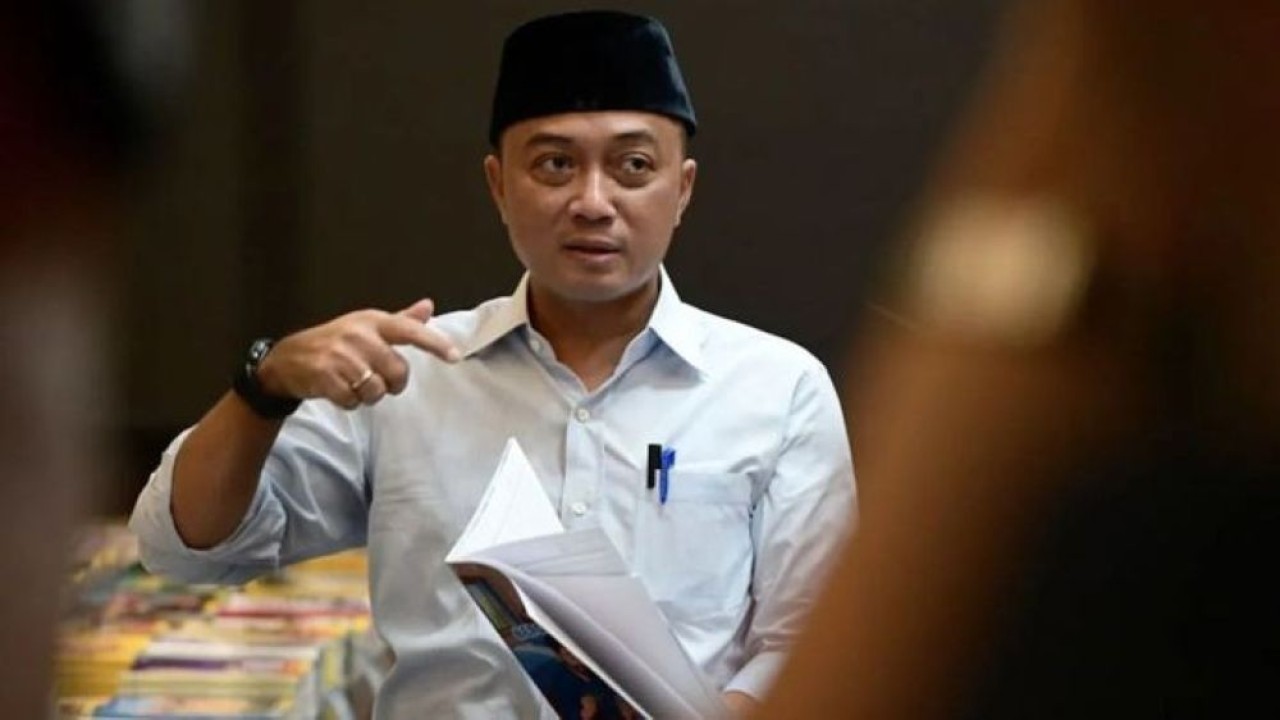 Menteri Sekretaris Negara (Mensesneg) Prasetyo Hadi menjawab pertanyaan wartawan saat ditemui di Kementerian Sekretariat Negara RI, Kompleks Istana Kepresidenan RI, Jakarta, Jumat (7/8/2026). (Foto: Antara)