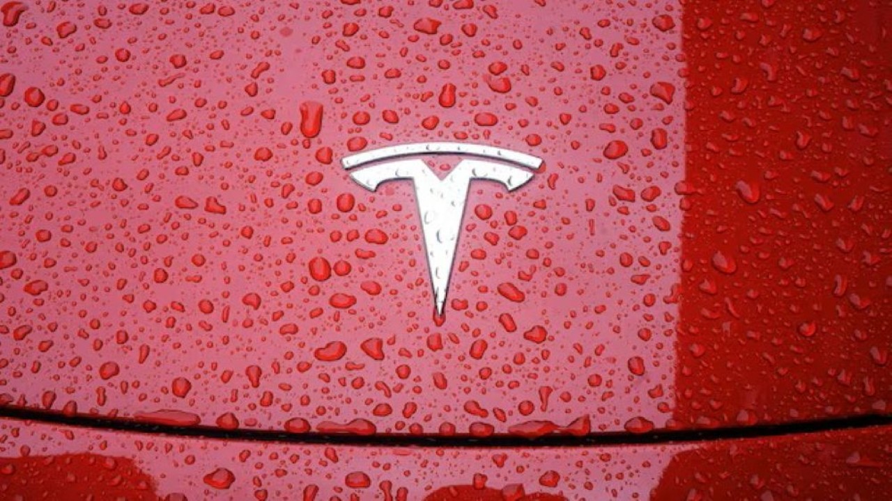 Tesla-1786440147