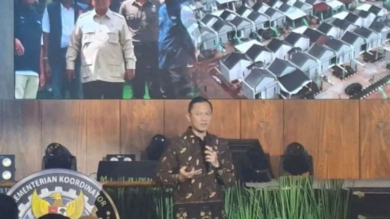Menteri Koordinator Bidang Infrastruktur dan Pembangunan Kewilayahan (Menko IPK) Agus Harimurti Yudhoyono (AHY) menyampaikan pidato dalam Forum Koordinasi Penanganan Kawasan Kumuh Terpadu di Jakarta, Senin (14/9/2026) (Antara)