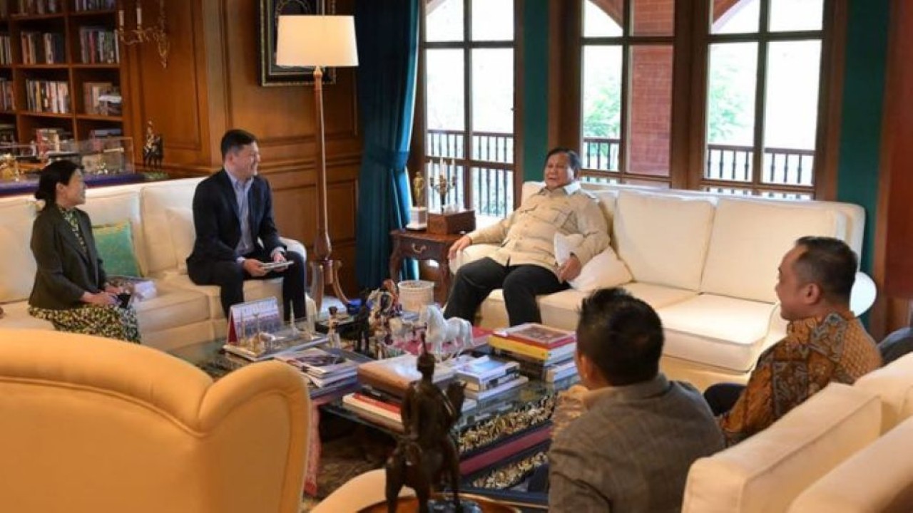 Presiden Prabowo Subianto menerima Duta Besar Amerika Serikat (Dubes AS) untuk ASEAN Kevin Kim dan Kuasa Usaha ad interim (Chargé d’affaires ad interim) US Mission to ASEAN Joy M. Sakurai di kediaman pribadinya di Hambalang, Jawa Barat, pada Sabtu sore, 5 September 2026. (Foto: Istimewa)